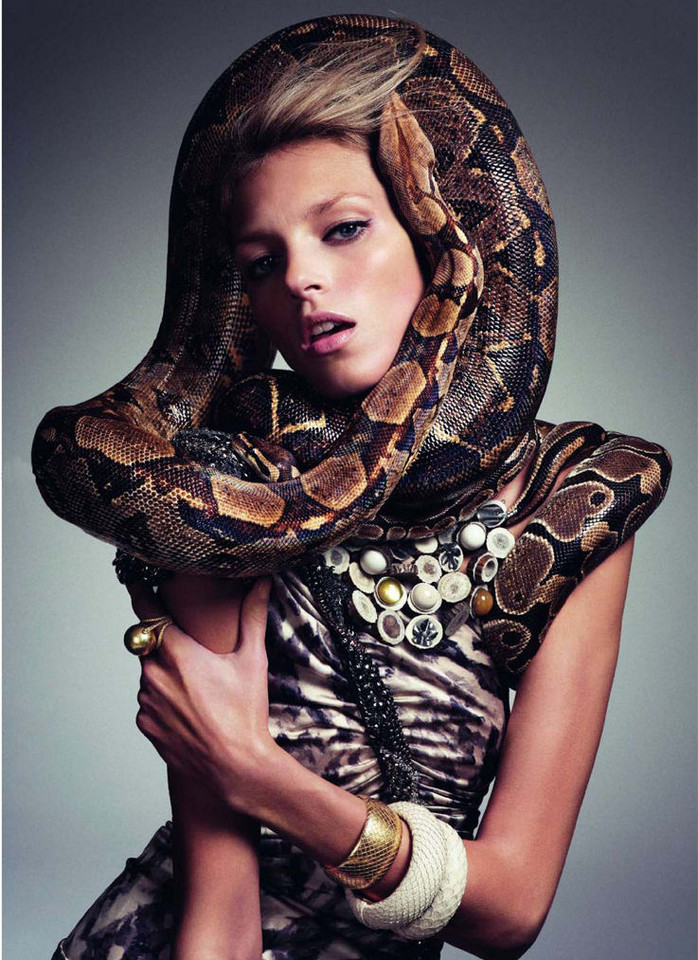 Anja Rubik w lutowym wydaniu francuskiego Vogue'a