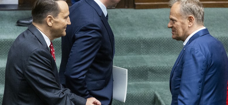 Sikorski lepszym premierem niż Tusk? Nowy sondaż podzielił Polaków