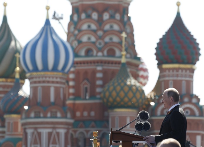 W krótkim wystąpieniu Putin powiedział, że Rosja 'jest otwarta na zjednoczenie wysiłków z innymi państwami w celu stworzenia współczesnego, pozablokowego systemu bezpieczeństwa międzynarodowego'. Wskazał, że terroryzm stał się obecnie zagrożeniem globalnym i dodał: 'jesteśmy zobowiązani, by to zło pokonać'.

<br><br>
Z Moskwy Anna Wróbel (PAP)
<br>
awl/ ksaj/ ap/