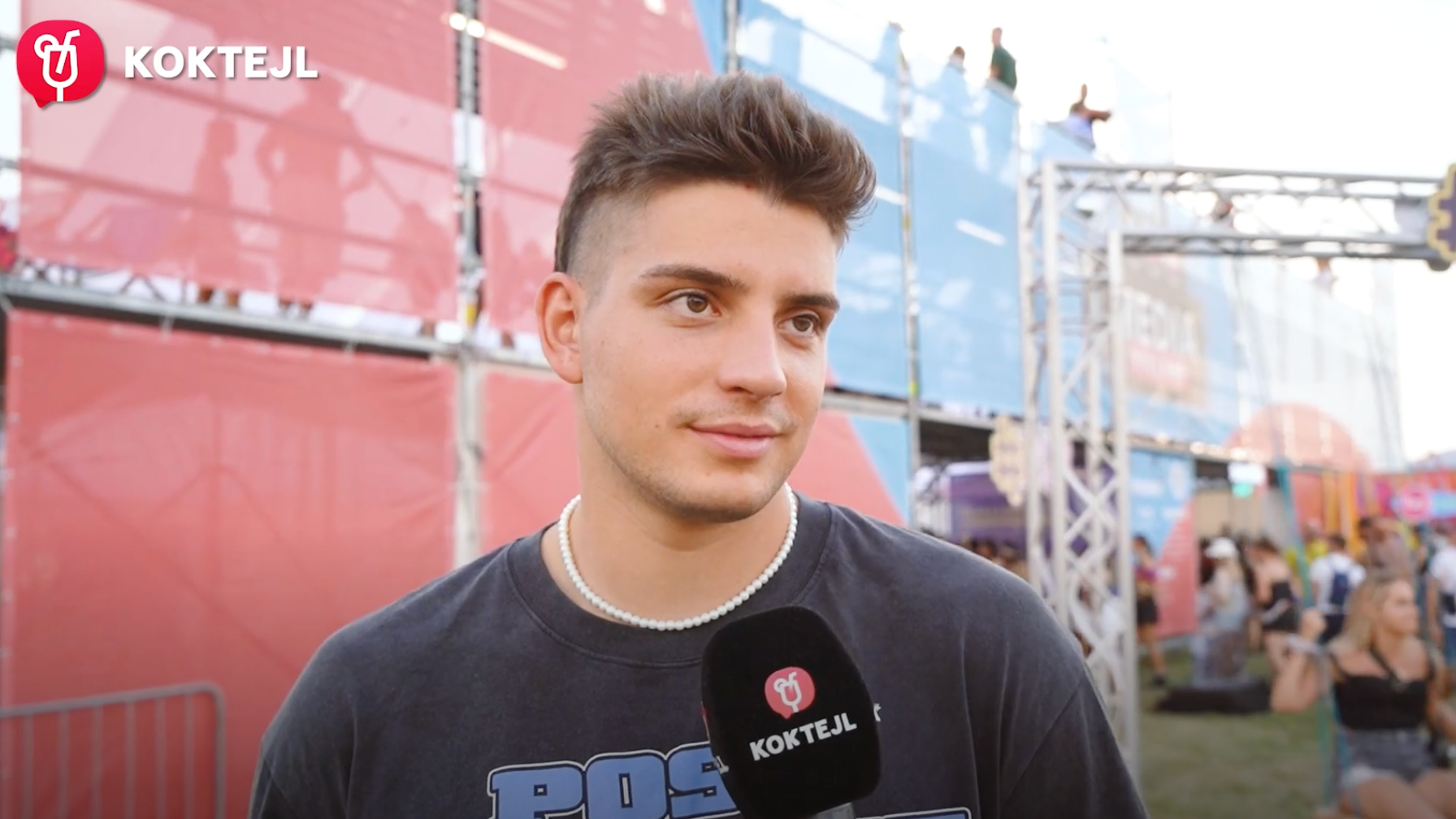 Influencer a autor vtipných videí Peter Lackovič.