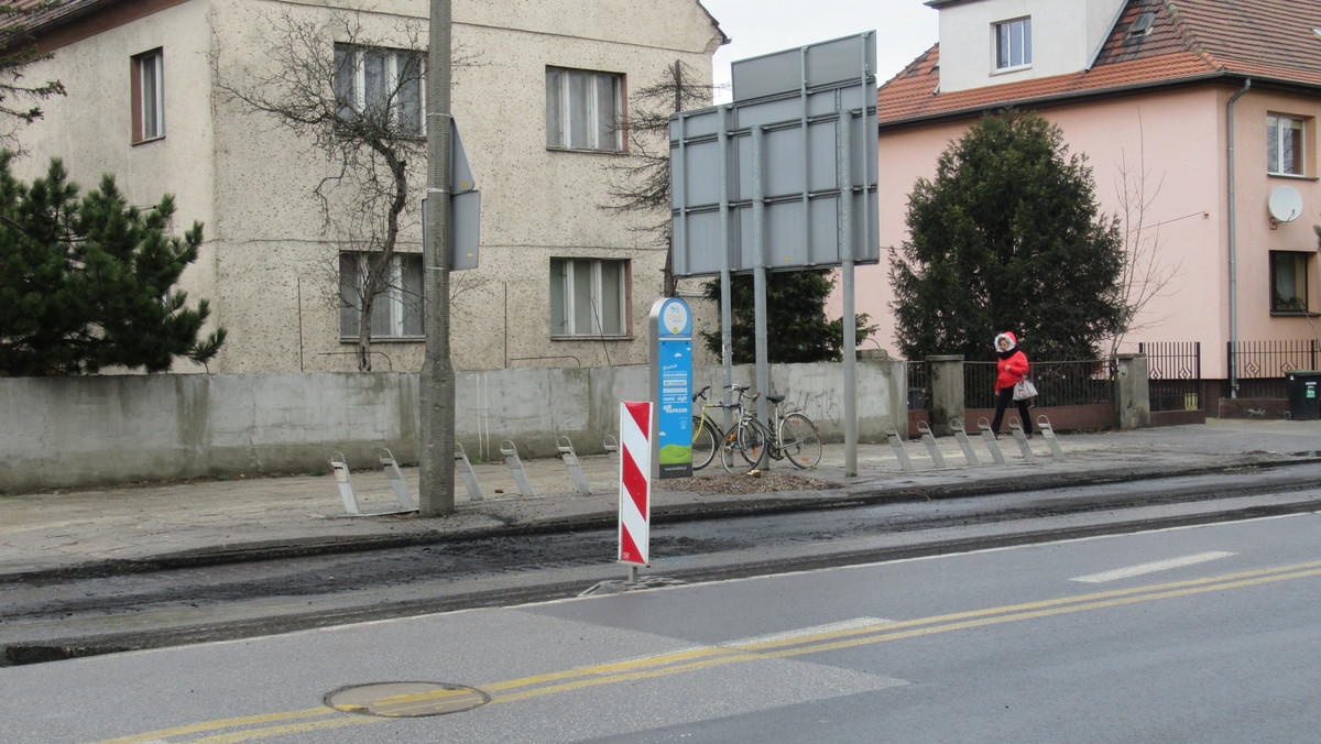 Gruntowna przebudowa ul. Niemodlińskiej na Zaodrzu w Opolu, prócz zmian w organizacji ruchu samochodów, wpłynęła także na zmianę lokalizacji kilku stacji rowerów miejskich Nextbike.