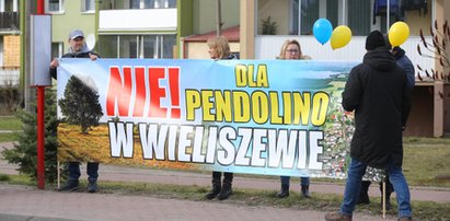 Mieszkańcy Wieliszewa protestują: pendolino nie da nam żyć!