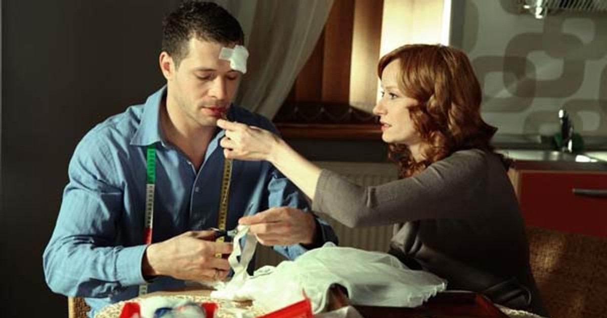 "M jak miłość": Agnieszka całuje Tomka - Film
