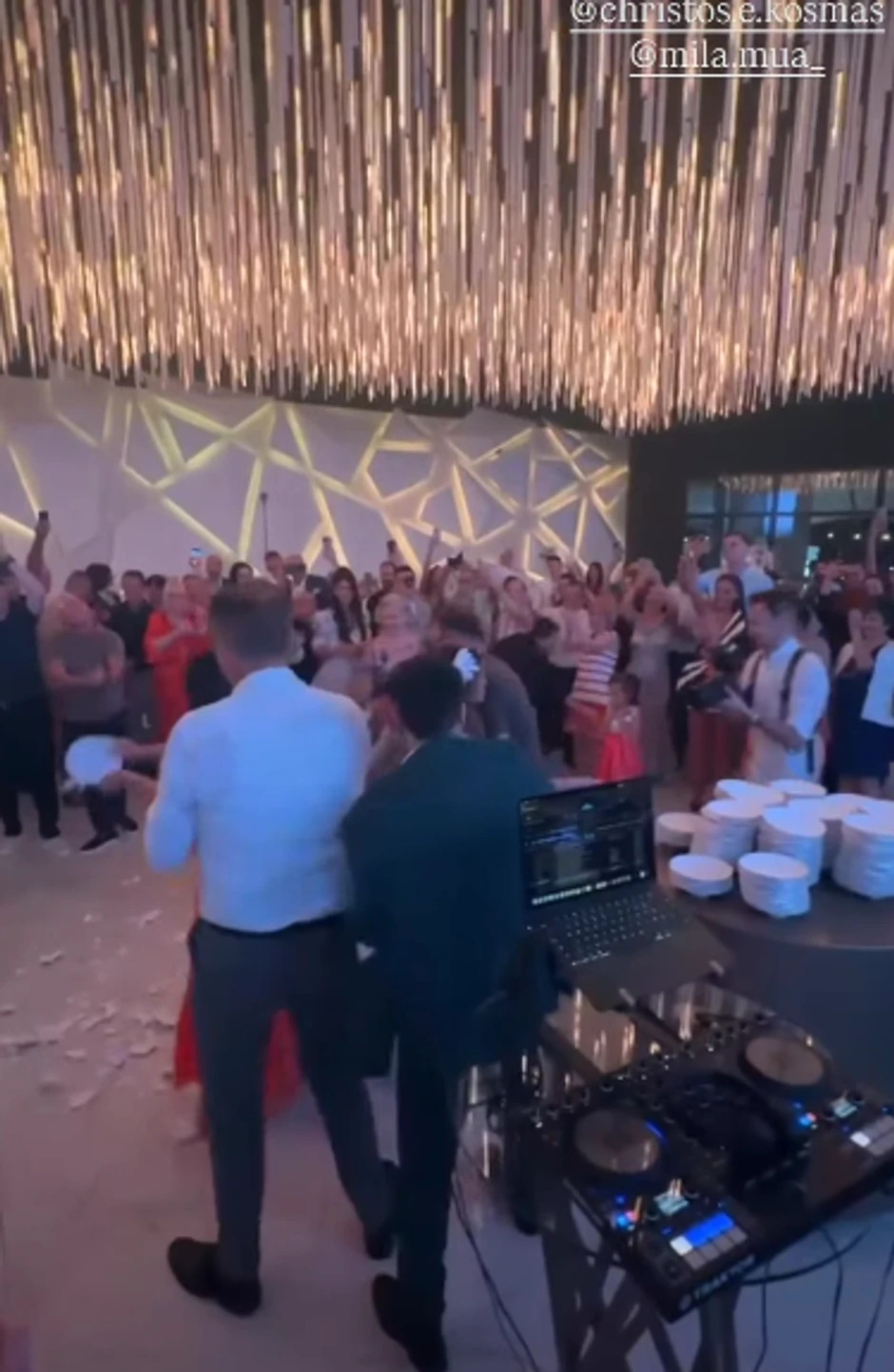 Lome se tanjiri na svadbi u Nišu