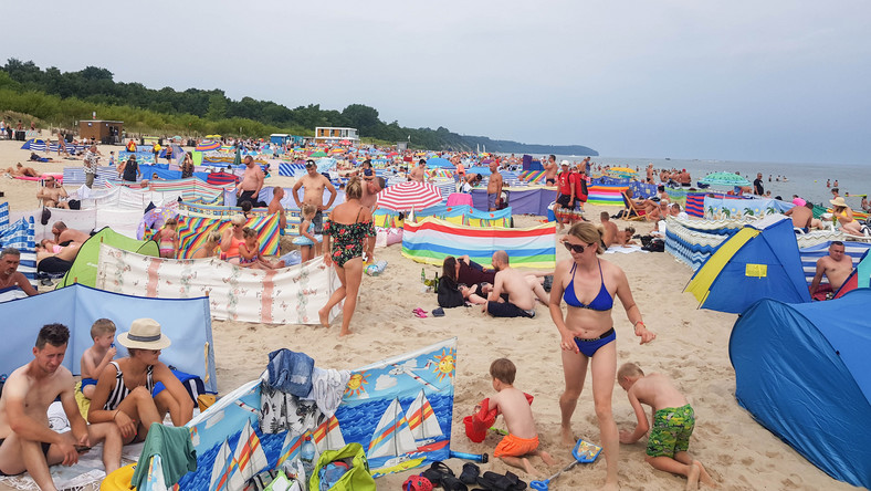 GUS: w lipcu i sierpniu nad morzem o 14,3 proc. mniej turystów