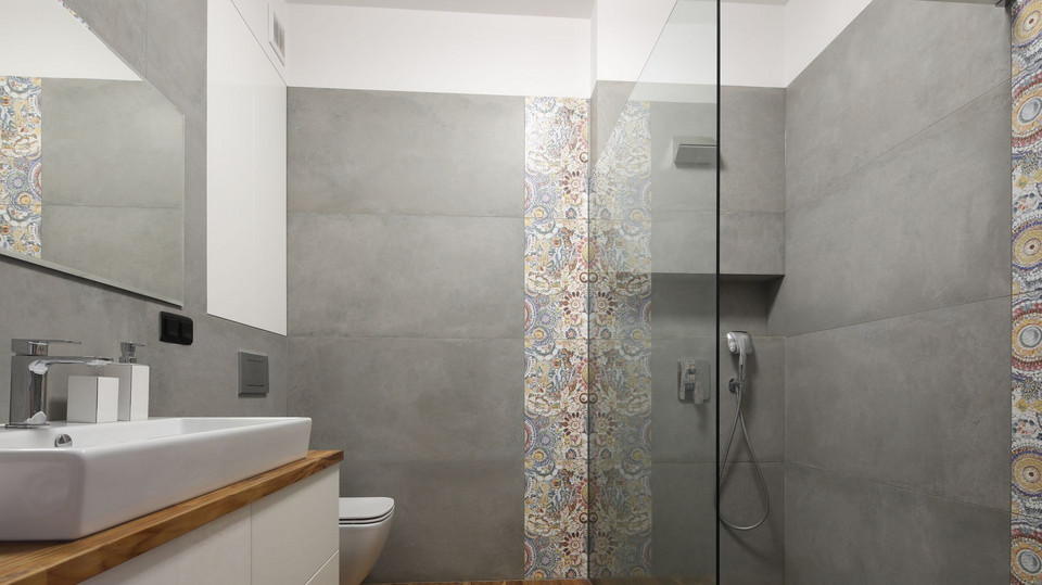 Czym wyłożyć ściany w łazience? 15 kapitalnych pomysłów z polskich domów