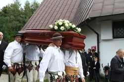 Pogrzeb Józefa Wesołowskiego. Odczytali list: Moja wina to nieroztropne spacerowanie nad morzem. WIDEO