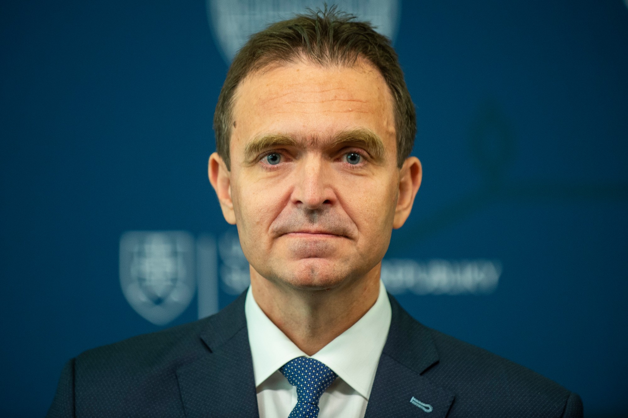 Predseda vlády odborníkov SR Ľudovít Ódor počas prvej tlačovej konferencie na Úrade vlády SR v Bratislave v pondelok 15. mája 2023.