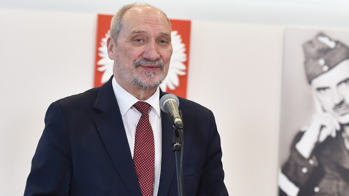 Rozmowy z koncernem Lockheed Martin w sprawie elementów systemu artylerii rakietowej Homar są trudne – przyznał dziś szef MON Antoni Macierewicz. Zapewnił, że resort ma alternatywne rozwiązania i program będzie realizowany.