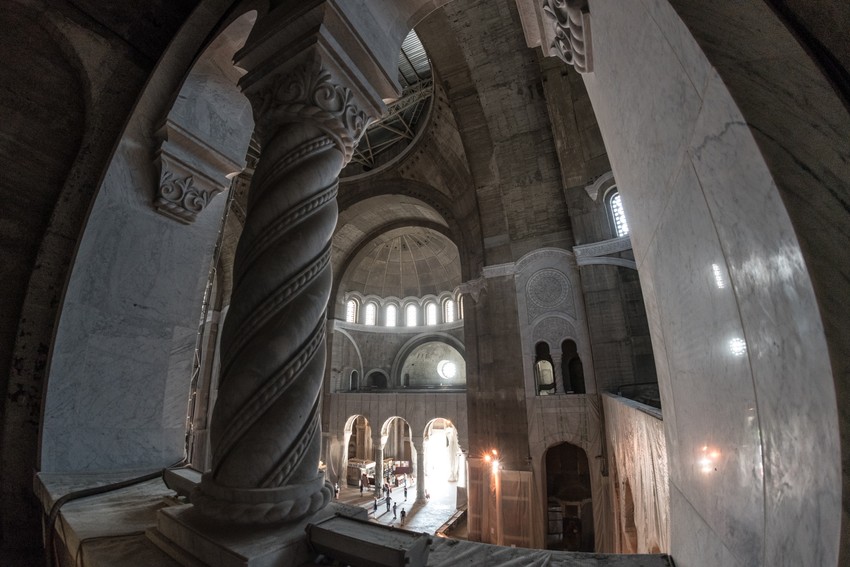 Unutrašnjost hrama iz sasvim drugačije perspektive