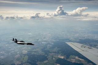 Japońskie F-15 i amerykańskie B1-B w pobliżu Półwyspu Koreańskiego