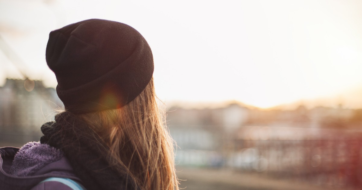 Jak budować pewność siebie? "Odwaga bycia szczęśliwym obejmuje też odwagę bycia nielubianym"