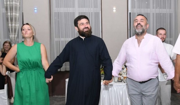 Pop Marko Papić i Imam Samir ef. Gibanica
