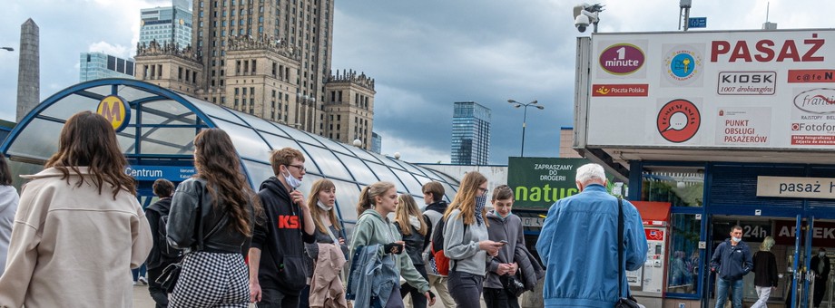 Polityka obecnego rządu nie sprzyja zabezpieczeniu Polaków na przyszłość. Według ekspertów emerytury kobiet w 2060 r. wyniosą około 20 proc. ich pensji