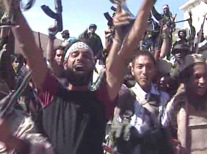 Powstańcy libijscy na ulicach Syrty