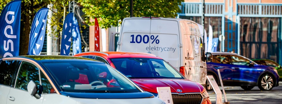 Udział pojazdów napędzanych elektrycznie w ofertach aut z drugiej ręki wzrósł od 2019 r. sześciokrotnie — wynika z danych serwisu autobaza.pl