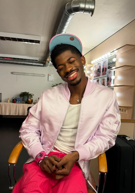 Známy hudobník Lil Nas X trpí čiastočnou paralýzou.