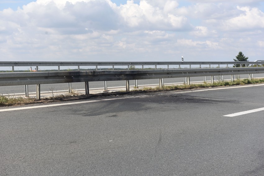 Mesto gde je automobil izgoreo nakon nesreće