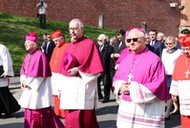 Od lewej: metropolita krakowski abp Marek Jędraszewski, przewodniczący Konferencji Episkopatu Polski abp Stanisław Gądecki, bp Artur Miziński oraz arcybiskup senior archidiecezji krakowskiej kardynał Stanisław Dziwisz