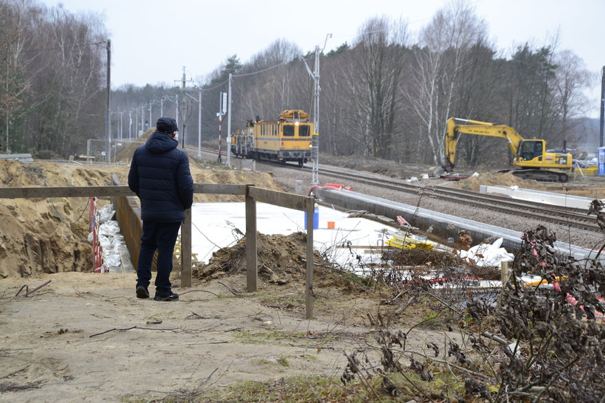 Położono tory na budowanym wiadukcie kolejowym nad S14 w Zgierzu