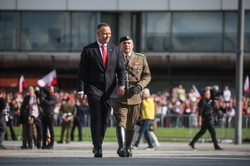 "Nigdy nie powiem: naprzód". Nawrocki z mocnym przesłaniem do żołnierzy