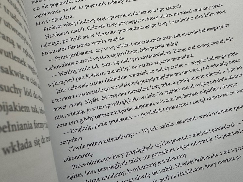Wielka księga powieści kryminalnych: zbrodnie pozornie niemożliwe, przykładowy tekst