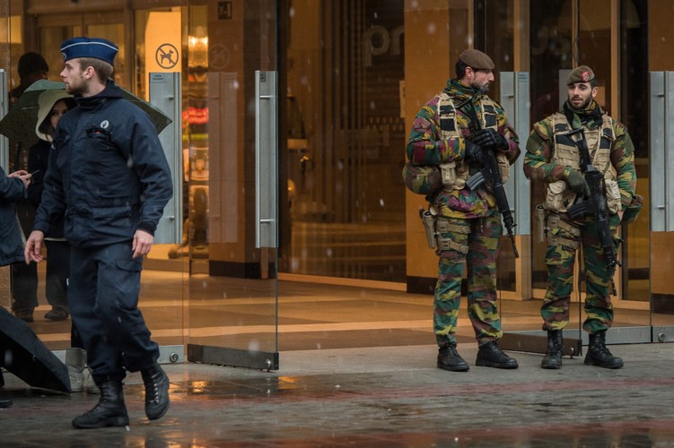 Uzbrojone patrole na ulicach Brukseli