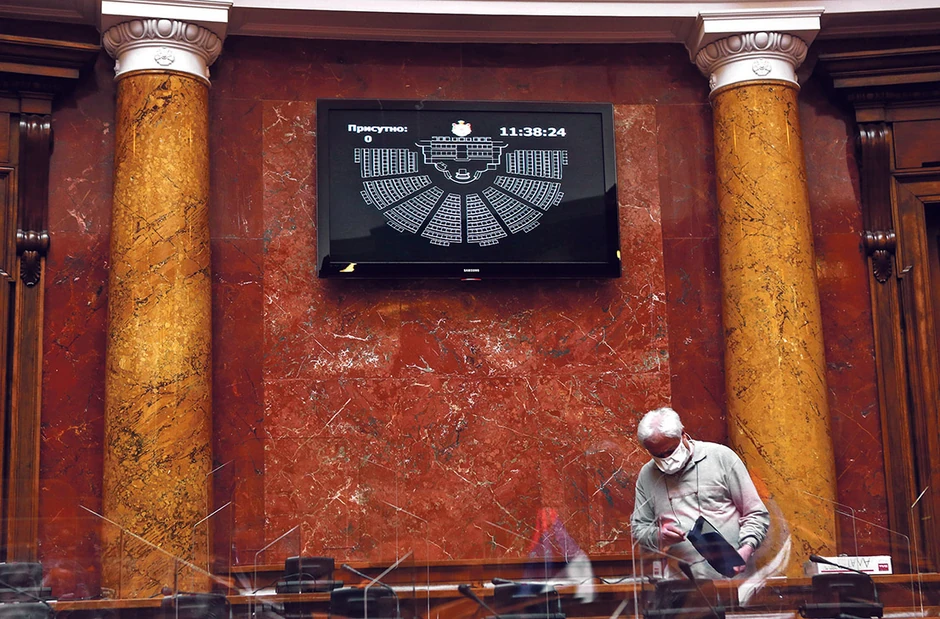 Poslanicima će biti obezbeđeni i viziri kao zaštita od korone