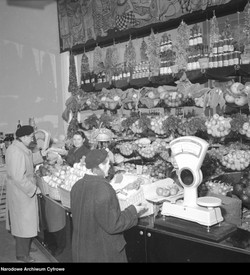 QUIZ nostalgiczny. Życie codzienne czasów PRL. Na ilu z 9 pytań odpadniesz?