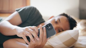 FOMO paraliżuje. Jak przestać być zakładnikiem mediów społecznościowych [ROZMOWA]