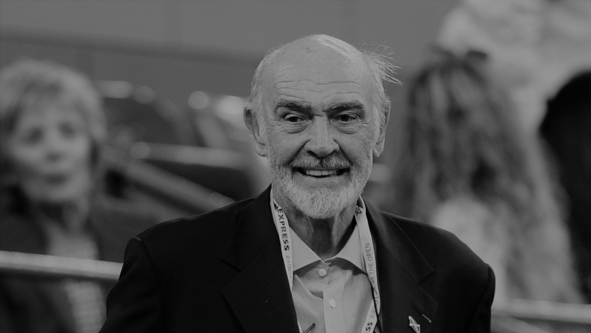 Zmarł Sean Connery. Informację podało BBC, dla którego potwierdziła ją rodzina aktora. W sierpniu obchodził swoje 90. urodziny. Zmarł spokojnie we śnie na Bahamach, będąc "chory od jakiegoś czasu", powiedział syn aktora.