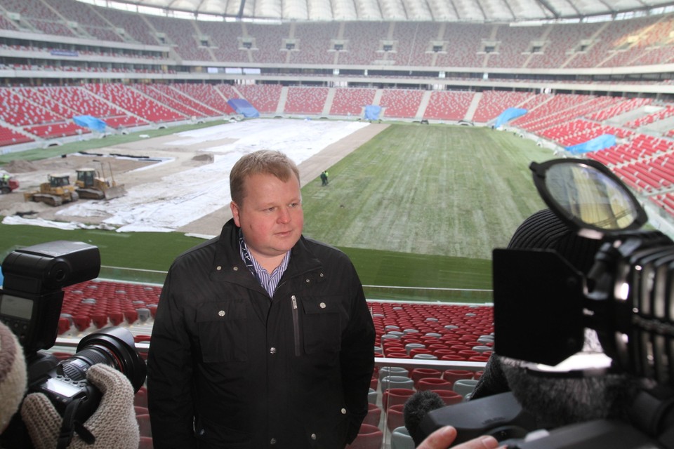 Układanie murawy na Stadionie Narodowym