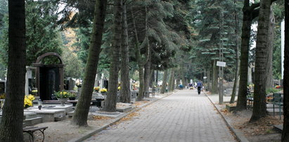 12 osób uwięzionych na cmentarzu w Łodzi. Interweniowała straż