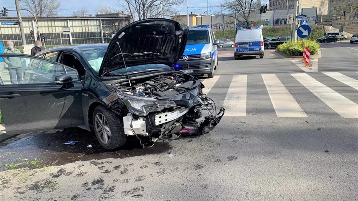 Policyjny pościg, alkohol i słup. Wrocławianin pomylił drogę z filmem akcji