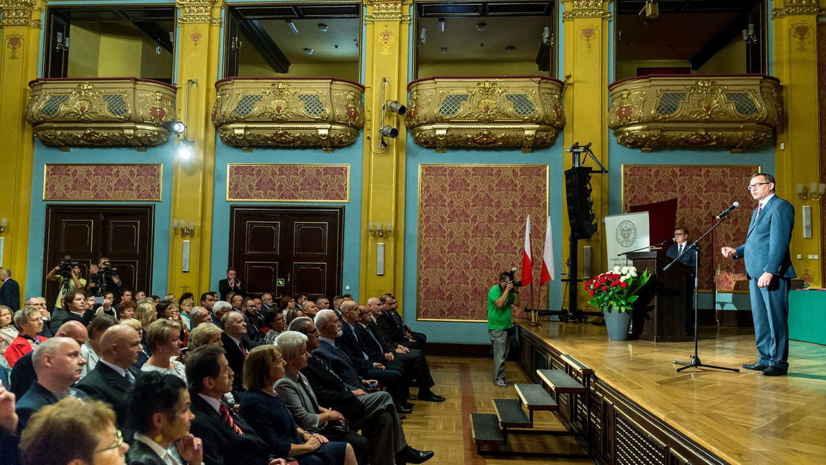 37 opozycjonistom z okresu PRL wręczone zostały wczoraj w Toruniu Krzyże Wolności i Solidarności. Prezes IPN Jarosław Szarek powiedział podczas uroczystości, że odznaczeni "stanęli w bardzo trudnych czasach po stronie dobra".