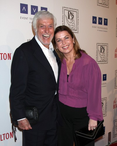 Bardzo wysoko w rankingu najgłośniejszych ślubów roku uplasowała się także ceremonia amerykańskiego <b>86-letniego aktora Dicka Van Dyke'ya z 40-letnią Arlene Silver</b>.