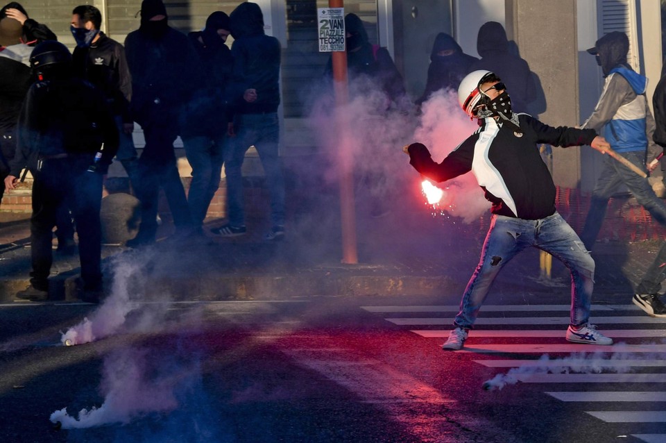 ITALY PROTEST ANTI FASCISM (Clashes during protest against Lega Nord leader Salvini speech in Naples)