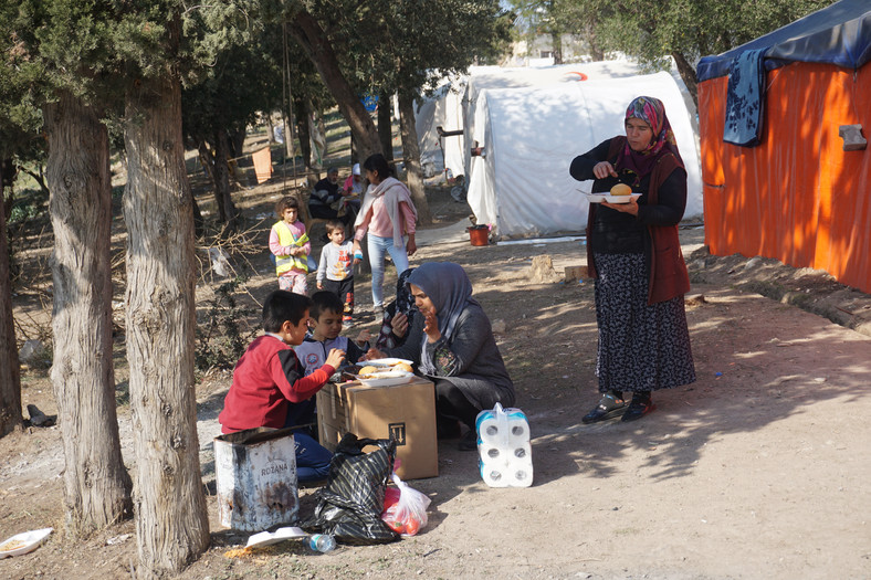 Większość mieszkańców Turcji po trzęsieniu ziemi żyje na ulicach
