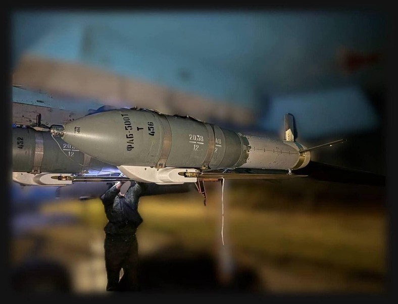 Skrzydła. moduł kierowania i lekki silnik to wystarczy by wydłużyć zasięg bomby wielokrotnie.