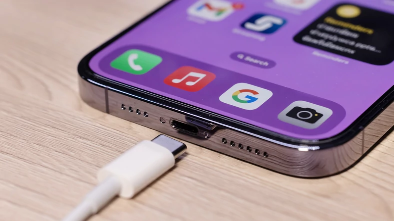 iPhone'y 15 otrzymają port USB-C