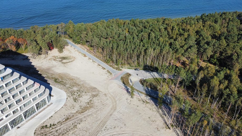 Główny budynek jest gotowy, ale nie można tego powiedzieć o infrastrukturze wokół niego.