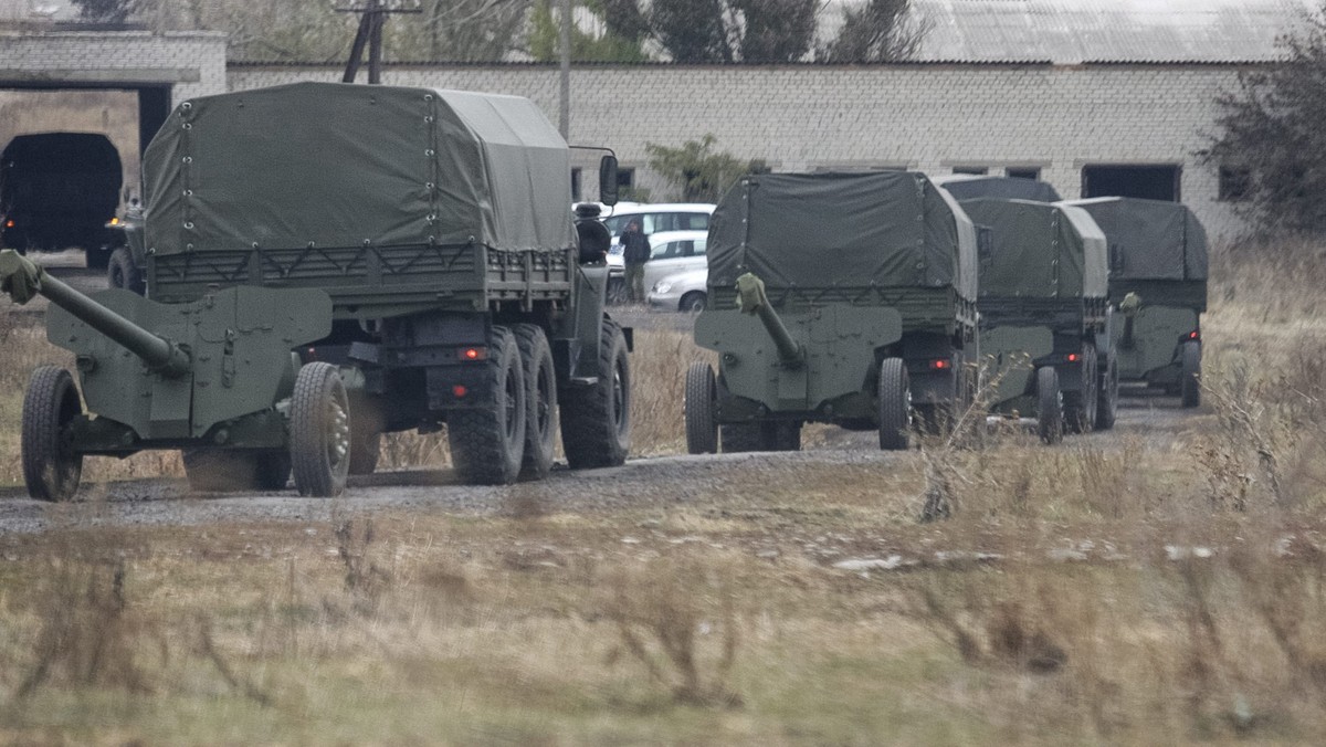 Ukraińska armia poinformowała, że rozpoczęła wycofywanie uzbrojenia o kalibrze poniżej 100 mm w obwodzie donieckim na wschodzie kraju. Wcześniej z linii rozdziału między siłami rządowymi a prorosyjskimi separatystami w tym regionie wycofano czołgi.