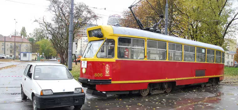 Wjechał pod tramwaj, ale miał szczęście…