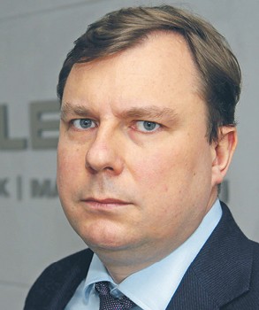 Marcin Mataczyński prof. UAM, adwokat, partner zarządzający w kancelarii SMM Legal. Przewodniczący rady nadzorczej Orlenu w latach 2006 i 2008–2013. Na zlecenie Orlenu przygotował plan przejęcia kontroli nad Lotosem