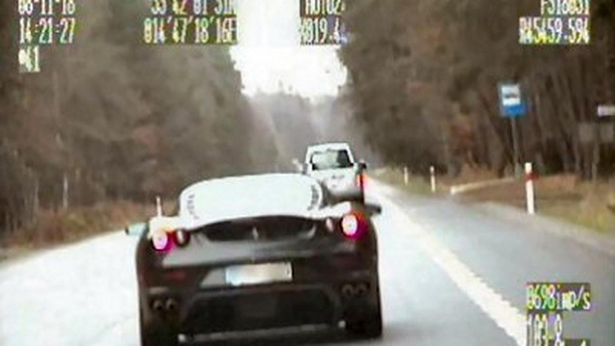 Policjanci Ruchu Drogowego z Komendy Powiatowej Policji w Goleniowie zatrzymali do kontroli drogowej 38-letniego mężczyznę, który na krajowej "trójce" jechał wypożyczonym Ferrari ponad 200 km/h.