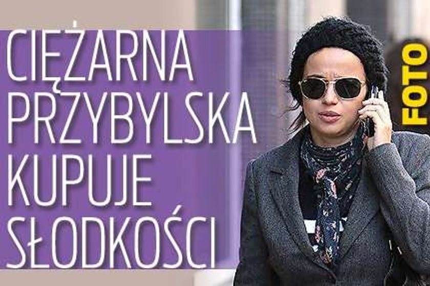 Ciężarna Przybylska kupuje słodkości. Foto