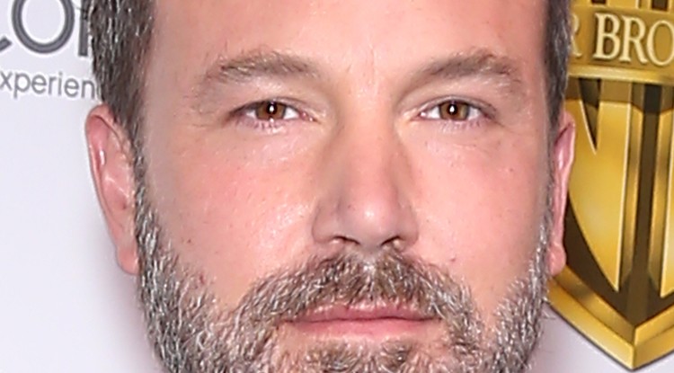 Ben Affleck két riporternő mellét tapogatta - videó