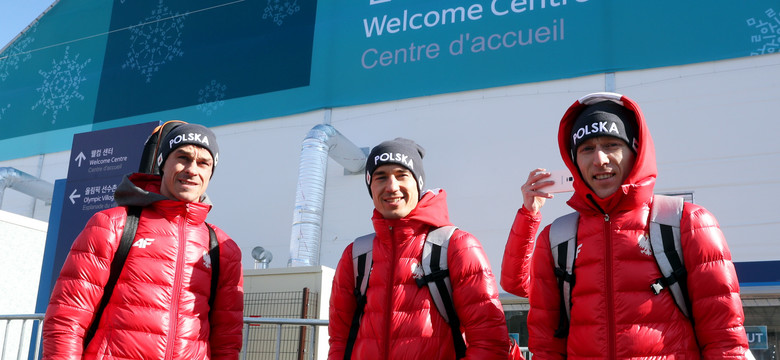 Pjongczang 2018: Stoch i jego koledzy wylądowali w wiosce olimpijskiej. Do Korei lecieli klasą biznes
