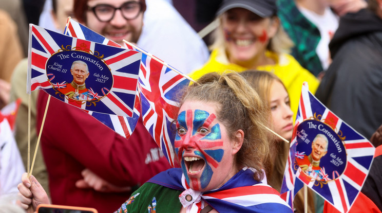 Rajongók III Károly koronázásán / Fotó: Getty Images