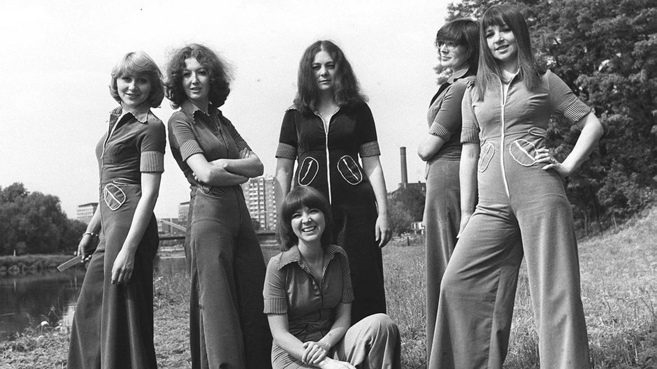 Alibabki w 1977 r. Stoją od lewej: Agata Dowhań, Ewa Dębicka, Sylwia Rajchert, Wanda Borkowska (później Narkiewicz-Jodko), Krystyna Grochowska, Anna Dębicka (kuca)